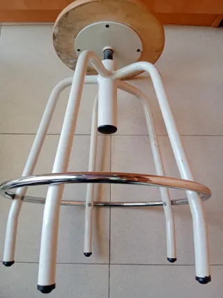 Taburete de laboratorio madera y metal