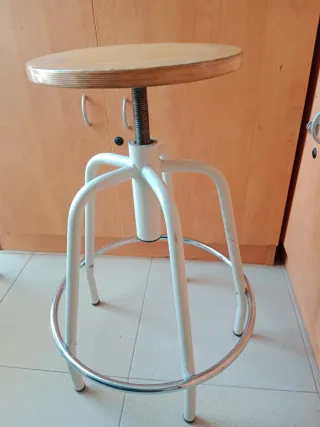 Taburete de laboratorio madera y metal