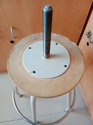 Taburete de laboratorio madera y metal