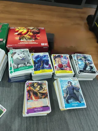 One Piece: Lote Cartas y Figuras