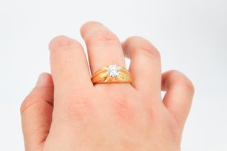 Solitario De Oro De 18K.. Ref: 045-01-01789