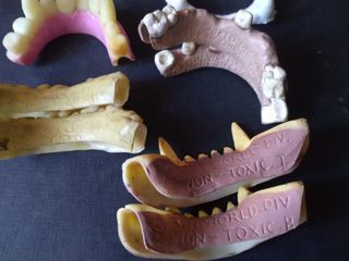 Dentaduras de disfraz años 80