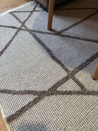 Alfombra beige y marrón lavable