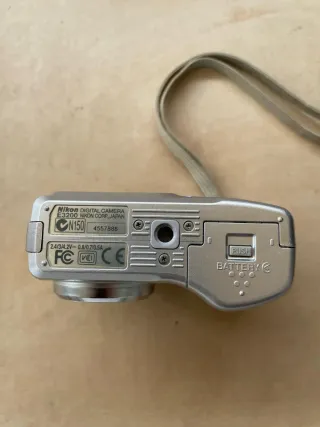 Cámara Nikon CoolPix 3200 Plata
