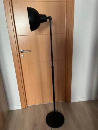 Lámpara de pie negra Ikea