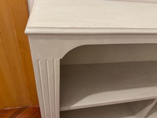 Mueble de madera gris