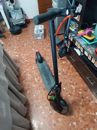 Patinete eléctrico negro