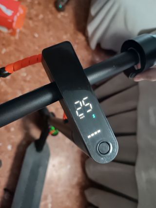 Patinete eléctrico negro