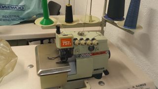 Máquina de coser industrial plana y overlock