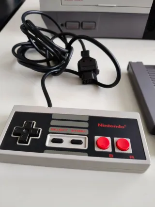 Nintendo NES + 2 Juegos+ pistola