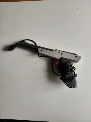 Nintendo NES + 2 Juegos+ pistola