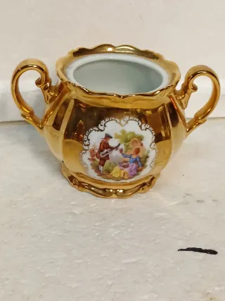 Zuccheriera in porcellana dorata vintage