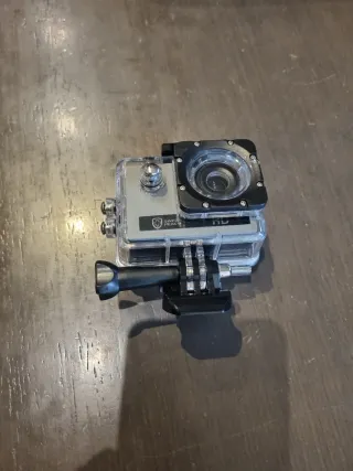 Cámara de acción Swiss Peak con accesorios