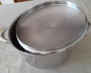 Olla de acero inoxidable con tapa