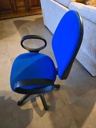 Silla de escritorio azul y negra