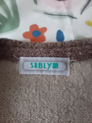 Chaleco de punto beige y marrón