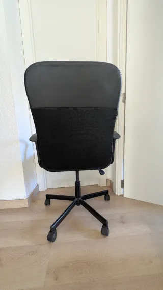 Silla de escritorio negra como nueva.