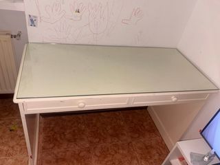 Escritorio de cristal y madera