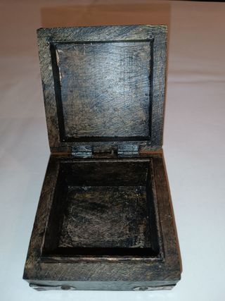 Caja madera India + portavelas y 1 regalo.