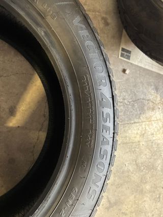 4 Neumático Goodyear Vector 4Seasons 215/55R17 94V