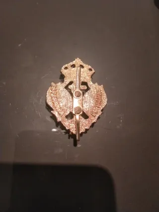 Broche Tres Caídas Triana Escudo Hermandad