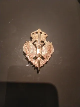 Broche Tres Caídas Triana Escudo Hermandad