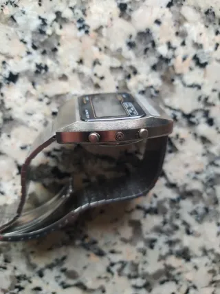 Reloj Digital Vintage LCD Plata