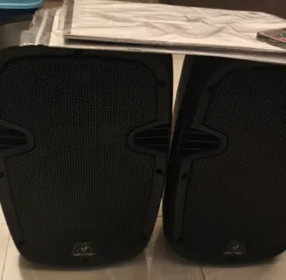 Altavoces Behringer PK10 Bluetooth Negros