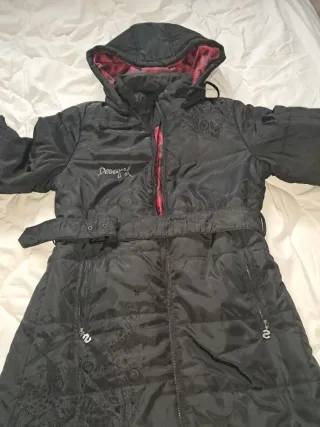 Abrigo Desigual Negro con Cinturón