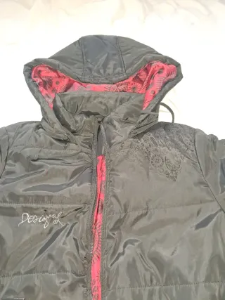 Abrigo Desigual Negro con Cinturón