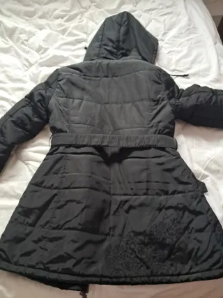 Abrigo Desigual Negro con Cinturón