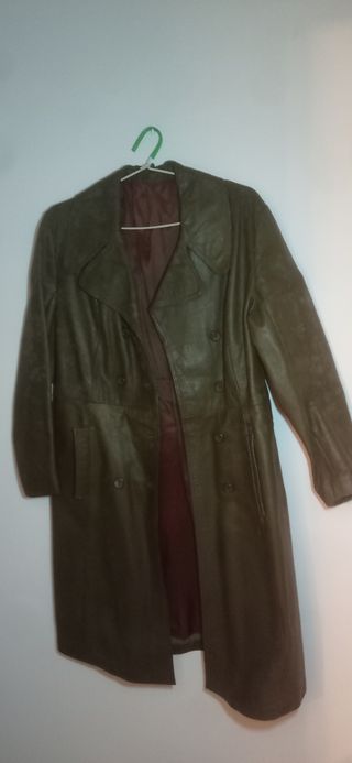 Gabardina de piel verde