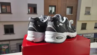 New Balance 530 Zapatillas Negras y Blancas