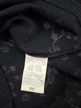 Maglia nera Sisley con fantasia floreale