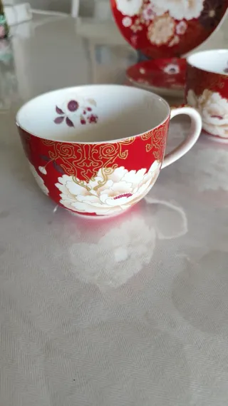 Piatto di porcellana cinese con fiori