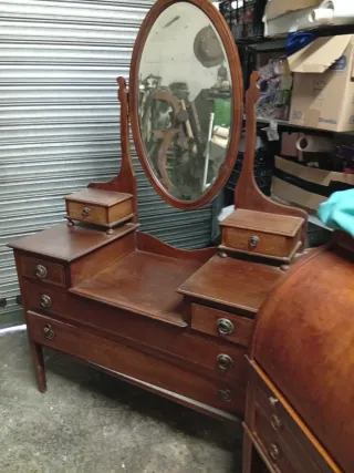 Tocador antiguo de madera