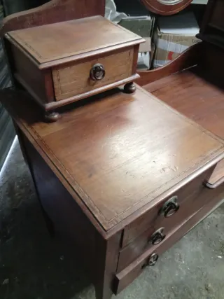 Tocador antiguo de madera