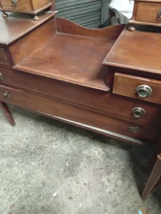 Tocador antiguo de madera