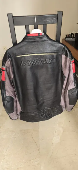 Chaqueta de cuero marca Dainese