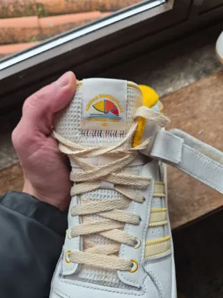 Zapatillas Adidas altas, edición Summer Camp.