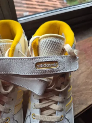 Zapatillas Adidas altas, edición Summer Camp.