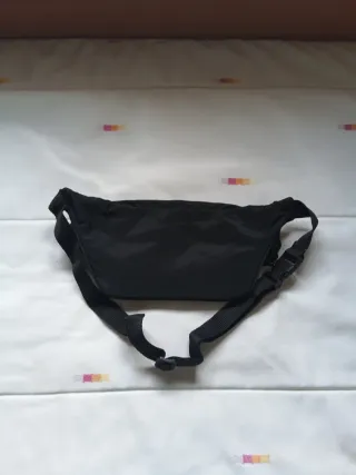 Riñonera negra mujer