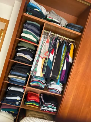 Armario  chapado con acabado en haya color cerezo