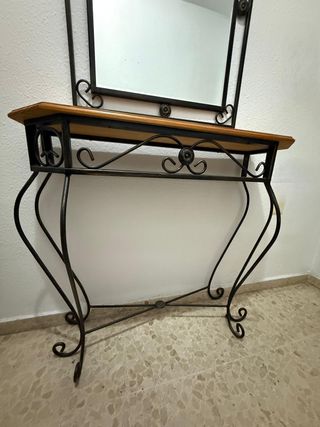 Entradita de forja con espejo