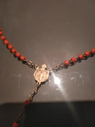 Rosario antiguo de cuentas coral