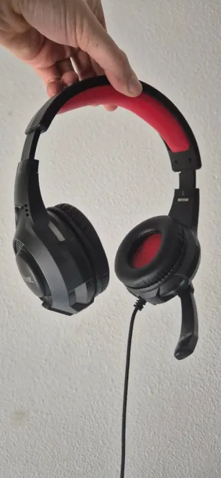 Cascos Gaming Negros y Rojos