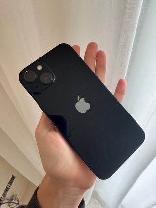 iPhone 13 256 GB + cargador original.