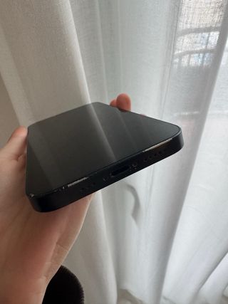 iPhone 13 256 GB + cargador original.