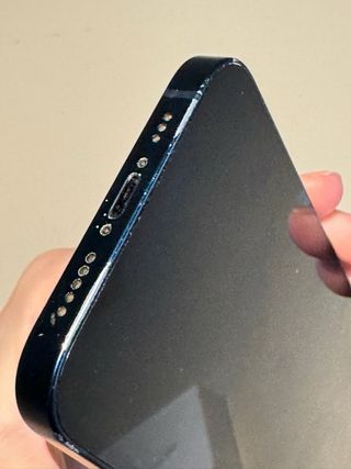 iPhone 13 256 GB + cargador original.