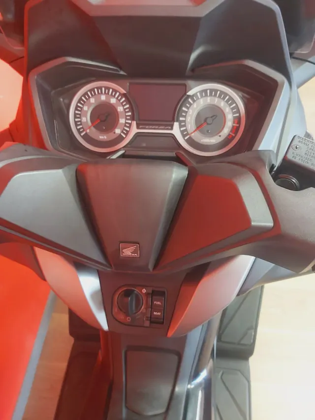 Honda Forza 125cc Maxiscooter Automática